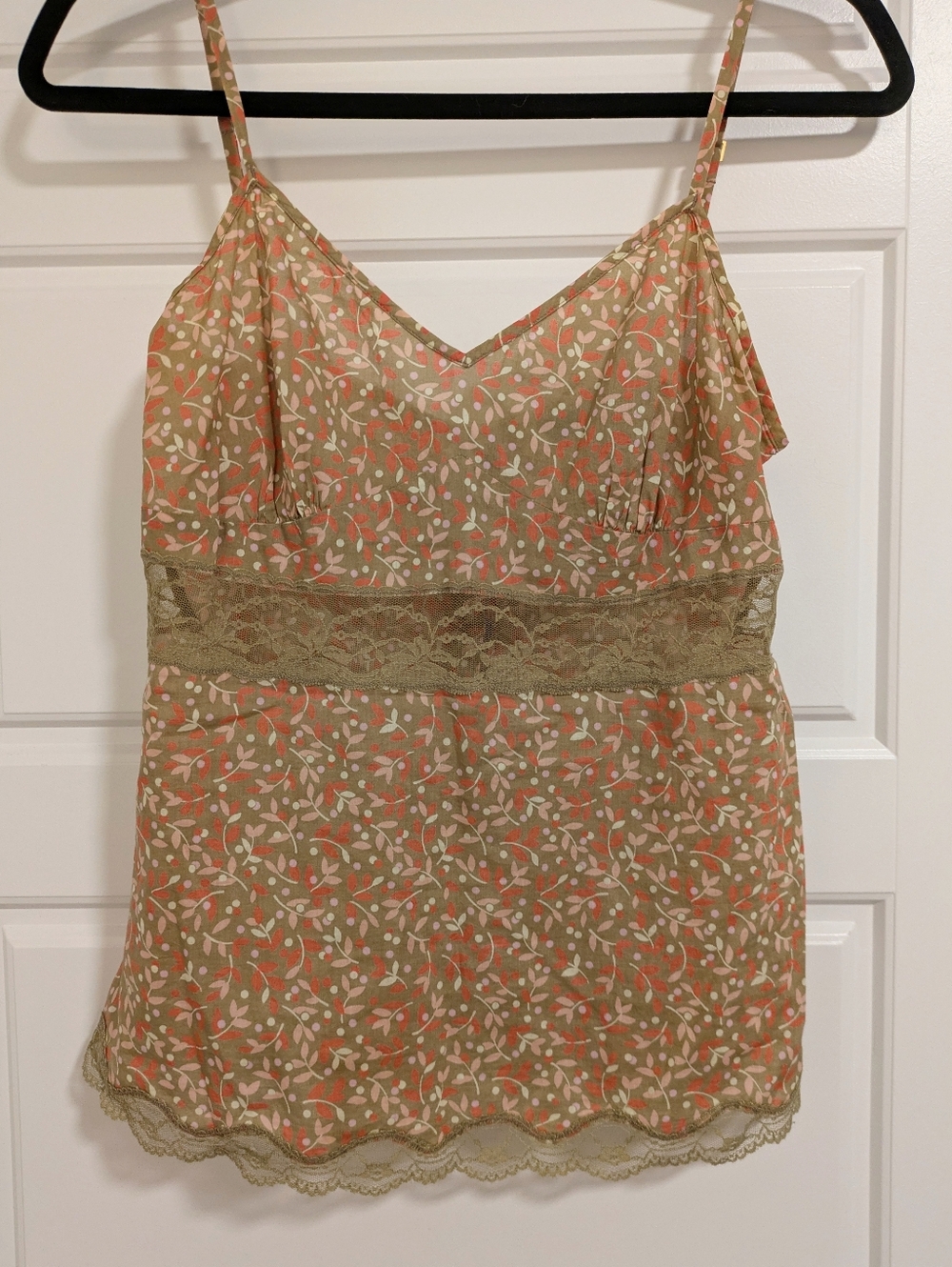 Y2K Lace-Trim Pink Spaghetti Strap Cami Top With Pearl Back Detail - Picture 3 of 8
